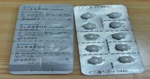 レバクリのフィナステリド錠剤（白い錠剤）の拡大写真